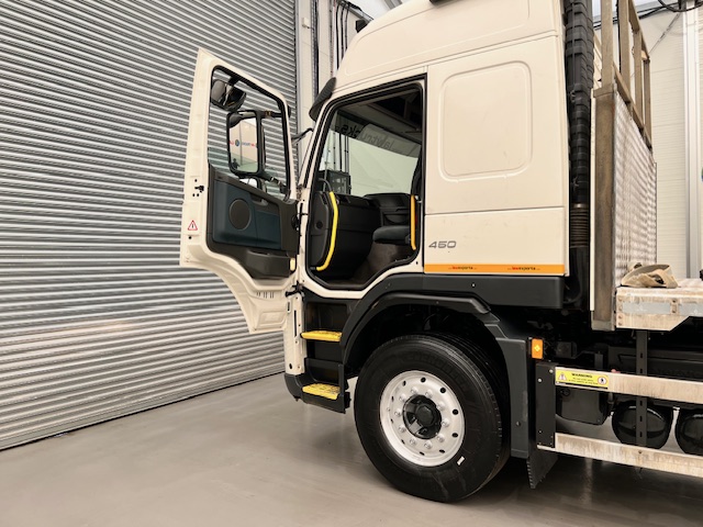 Volvo FM 450 Dropside Brick Grab Drawbar