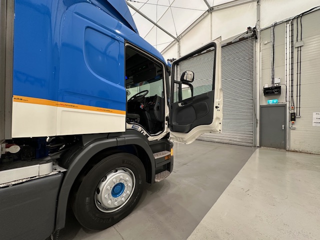 Scania P250 4×2 Sleeper Cab Fridge Box