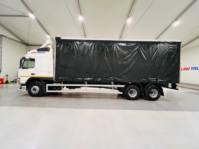 Volvo FM9 260 10 Tyre Sleeper Cab Curtainsider