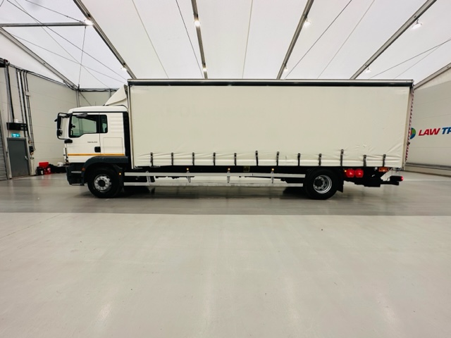 MAN TGM 18.250 Sleeper Cab Curtainsider