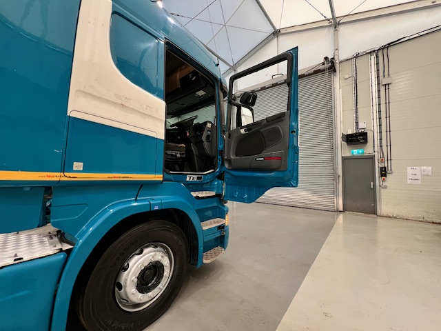 Scania R410 4×2 Sleeper Cab Tractor Unit