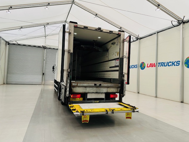 DAF CF 290 6×2 Rear Steer Fridge Box