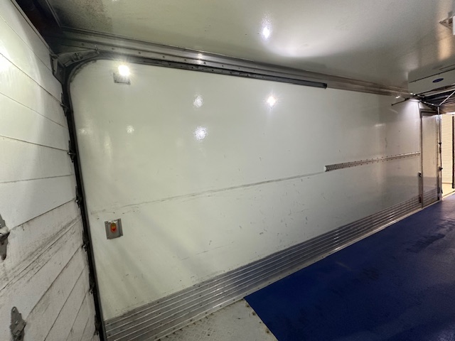 DAF CF 370 6×2 Sleeper Cab Fridge Box