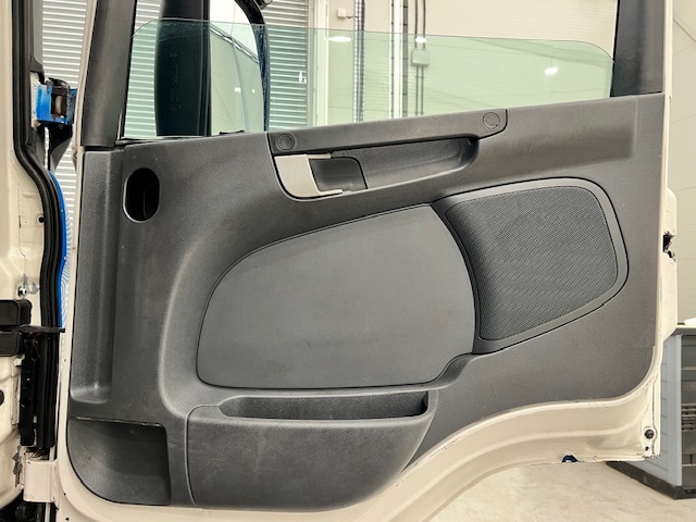 Scania P250 4×2 Sleeper Cab Fridge Box