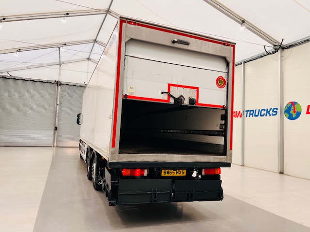 Iveco Stralis 310 AT 6×2 Box Van