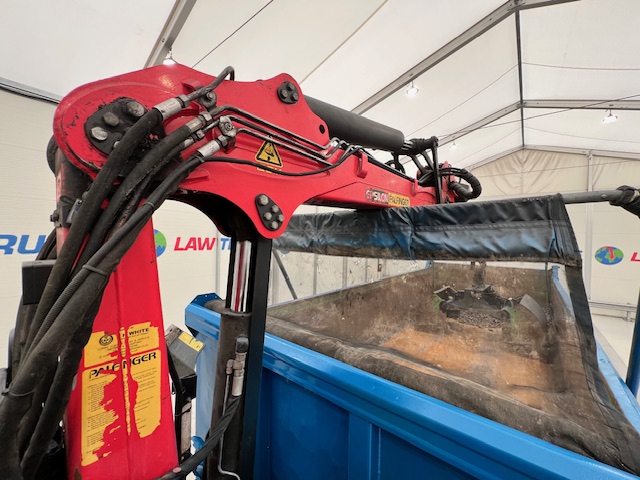 Volvo FM 460 8×4 Steel Tipper Grab