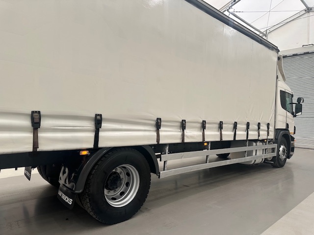 Scania P230 4×2 Sleeper Cab Curtainsider Manual