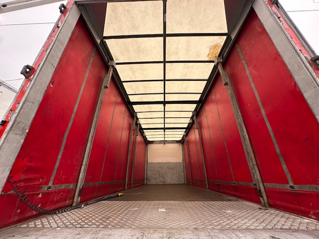 DAF CF 310 Sleeper Cab Curtainsider