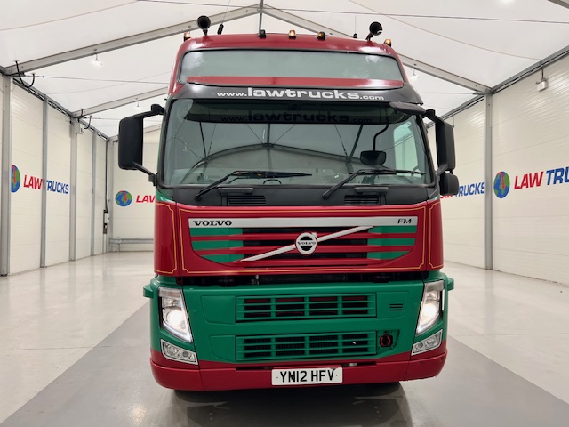 Volvo FM 450 6×2 Sleeper Cab Curtainsider