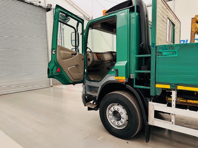 DAF CF75 310 Day Cab Dropside Brick Grab