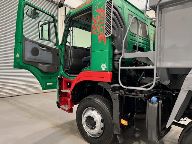 Volvo FM 400 8×4 Day Cab Tipper