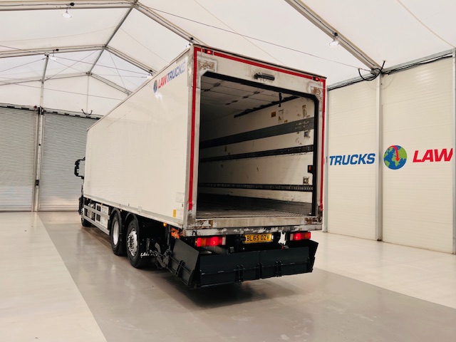 Iveco Stralis 310 AT 6×2 Fridge Box