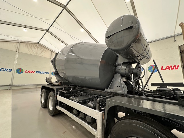 Hino 700 3241 8×4 Cement Mixer