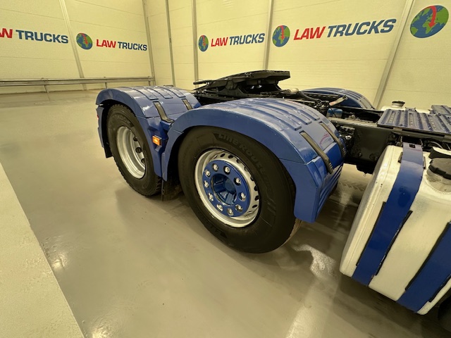 Volvo FH 500 Euro 5 6×2 Tractor Unit Safari Edition