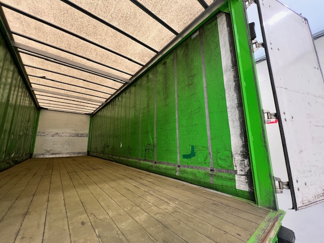 Mercedes Actros 2536 6×2 Sleeper Cab Curtainsider