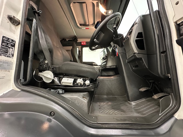 MAN TGS 26.320 6×2 Sleeper Cab Fridge Box