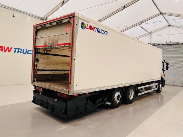 Iveco Stralis 310 AT Euro 6 6×2 Box Van