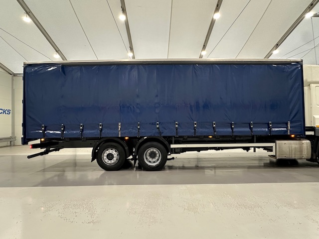 DAF CF 330 6×2 Rear Lift Sleeper Cab Curtainsider