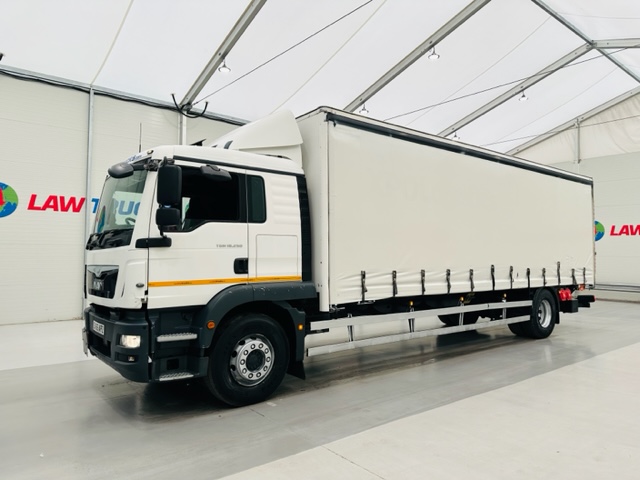 MAN TGM 18.250 Sleeper Cab Curtainsider