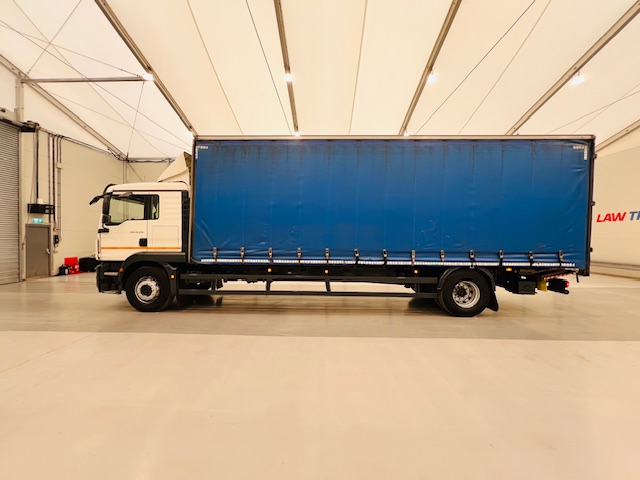 MAN TGM 18.250 Sleeper Cab Curtainsider
