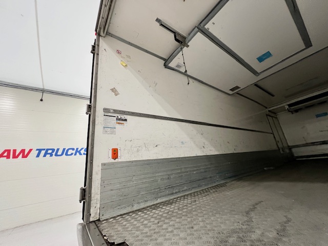 Mercedes Actros 1824 4×2 Sleeper Cab Fridge Box