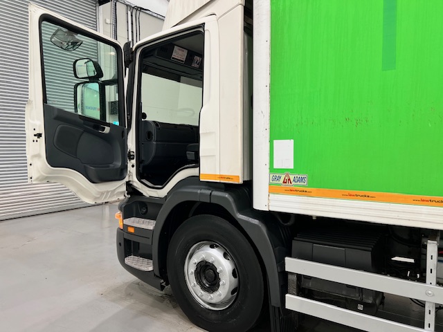 Scania P280 6×2 Rear Lift Day Cab Fridge Box