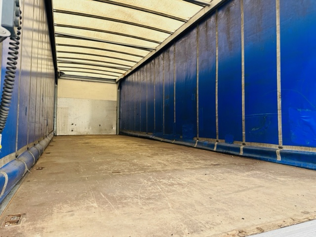 DAF CF75 310 6×2 Rear Lift Sleeper Cab Curtainsider