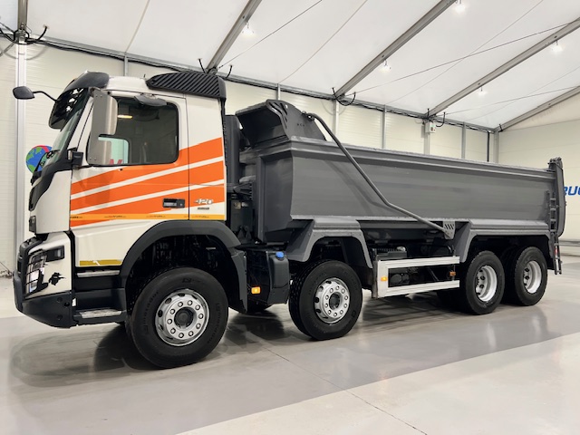Volvo FMX 420 8×4 Day Cab Steel Tipper