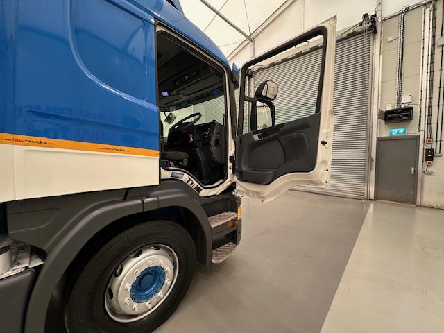 Scania P250 4×2 Sleeper Cab Fridge Box