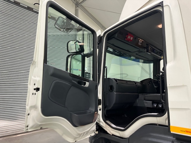 Scania P280 6×2 Rear Lift Day Cab Fridge Box