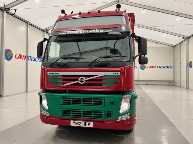 Volvo FM 450 6×2 Sleeper Cab Curtainsider