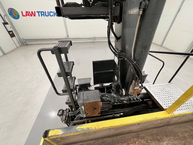 Mercedes Axor 2529 Rear Lift Brick Grab Manual