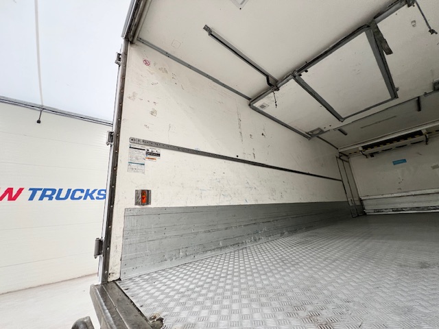 Mercedes Actros 1824 4×2 Sleeper Cab Fridge Box