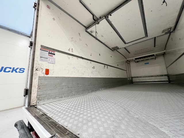 Mercedes Actros 1824 4×2 Sleeper Cab Fridge Box