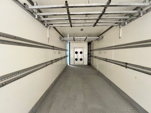 MAN TGS 26.320 6×2 Sleeper Cab Insulated Box Van