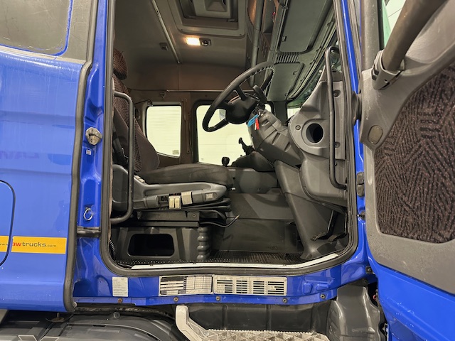 Scania 114 340 6×2 Rear Lift Sleeper Cab Curtainsider