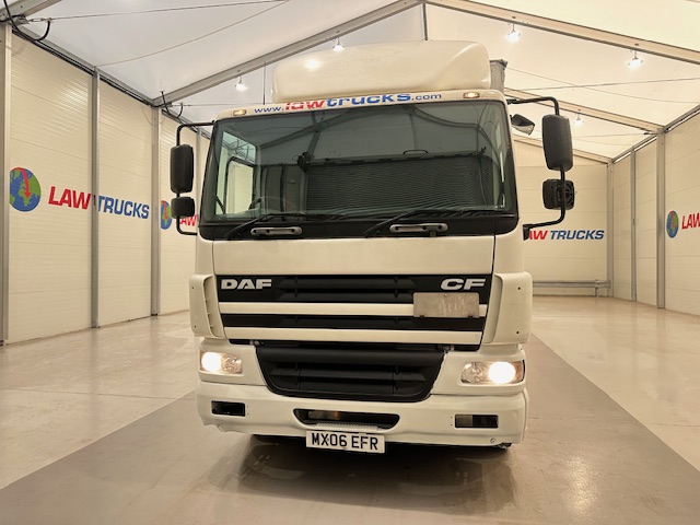 DAF CF65 220 Sleeper Cab Curtainsider Manual