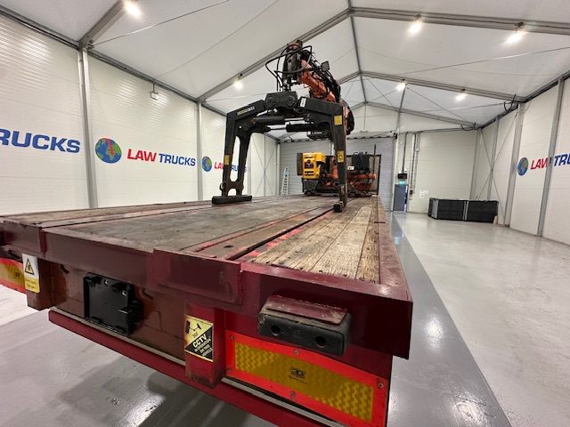 Montracon Tri Axle Flatbed Brick Grab Trailer