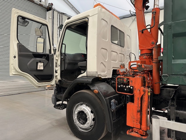 DAF LF55 220 4×2 Steel Tipper Grab Manual