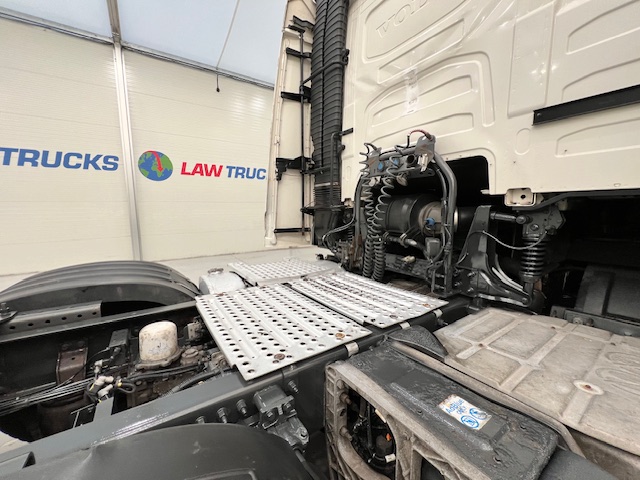 Volvo FH 460 6×2 Midlift Tractor Unit