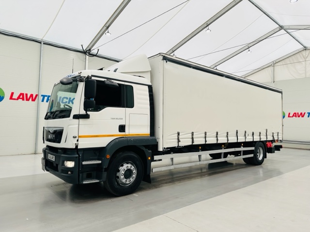 MAN TGM 18.250 Sleeper Cab Curtainsider
