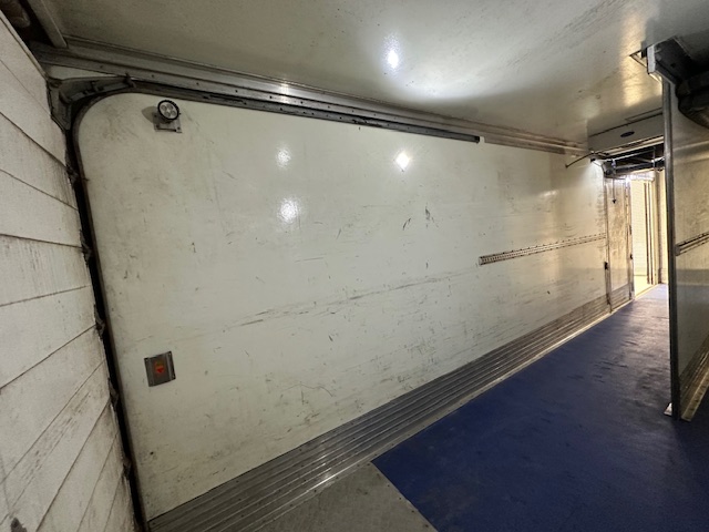 DAF CF 370 6×2 Sleeper Cab Fridge Box