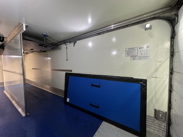 DAF CF 370 6×2 Sleeper Cab Fridge Box