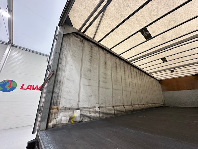 DAF CF 330 6×2 Rear Lift Sleeper Cab Curtainsider