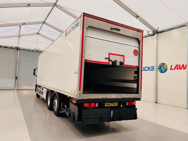 Iveco Stralis 310 AT 6×2 Box Van