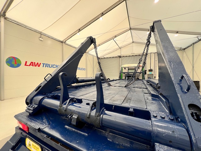 Scania P370 8×4 Sleeper Cab Skip Loader