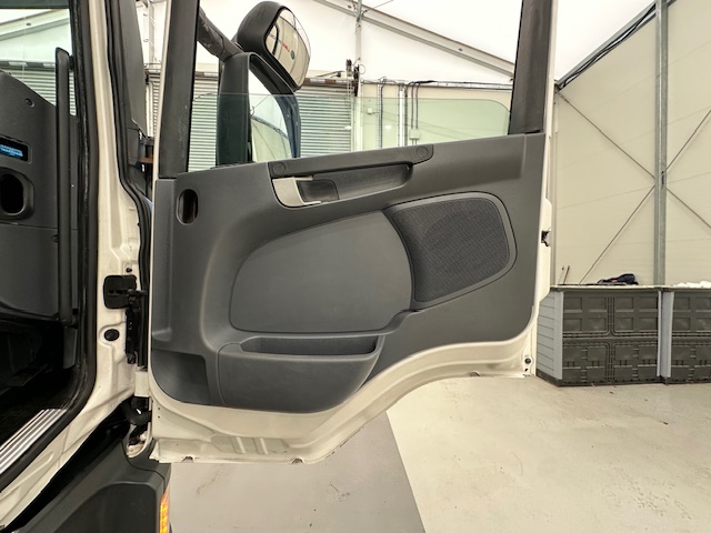 Scania P250 4×2 Sleeper Cab Fridge Box