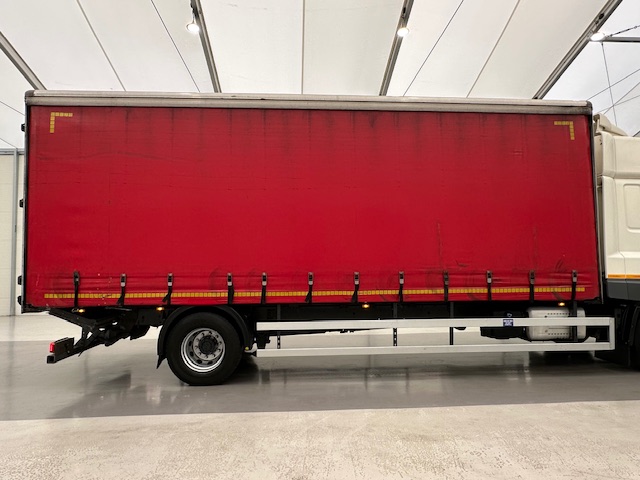 DAF CF 310 Sleeper Cab Curtainsider