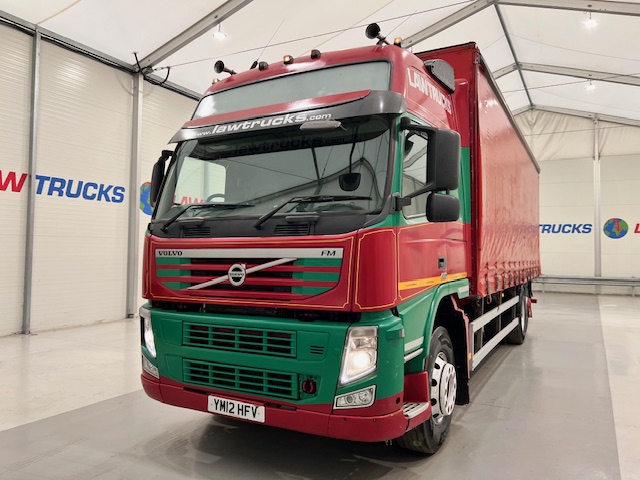 Volvo FM 450 6×2 Sleeper Cab Curtainsider