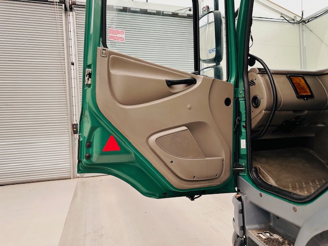 DAF CF75 310 Day Cab Dropside Brick Grab